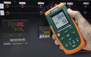 Alternative view of EXTECH PRC30 Multifunction Process Calibrator