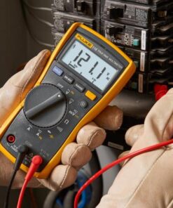Fluke 115 Field Technicians Digital Multimeter in use