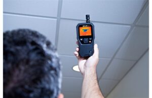 Alternative view of FLIR MR176 Thermo-hygrometer Moisture Meter with IGM