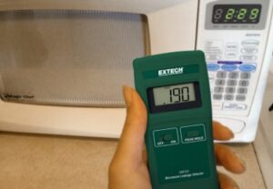 Alternative view of EXTECH EMF300 Microwave Leakage Detector