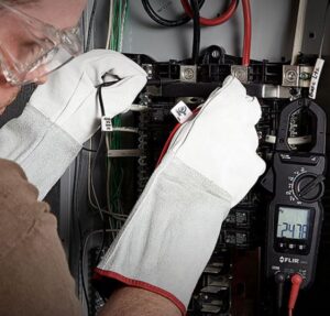 Alternative view of FLIR CM44 400A AC Digital TRMS Clamp Meter with Temperature