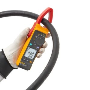 Fluke 393 FC CAT III 1500 V True-rms Clamp Meter in use