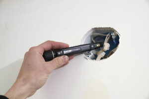 Alternative view of FLIR VP52-2 Non-Contact Voltage Detector