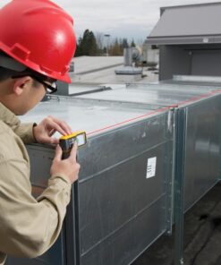FLUKE 424D Laser Distance Meter in use