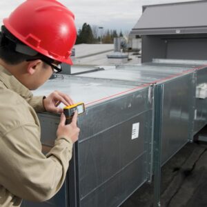 FLUKE 424D Laser Distance Meter in use