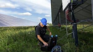 MI 3115 PV Analyser in use