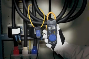 CM3289 compact 33mm jaw clamp accessing congested switchboard wiring for current measurement