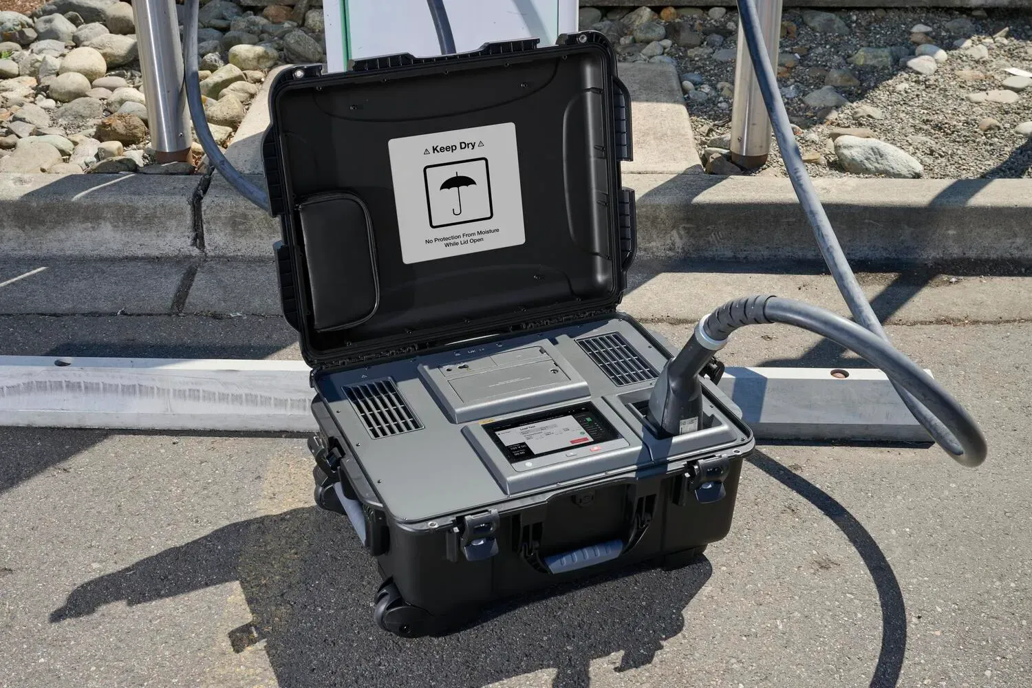 FEV500 7-inch touchscreen displaying PASS result on DC charger Autotest
