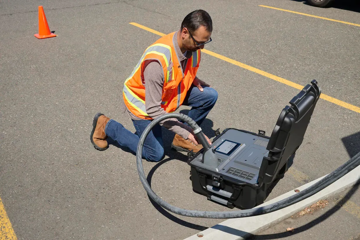 FEV500 displaying insulation resistance test result on DC charging station