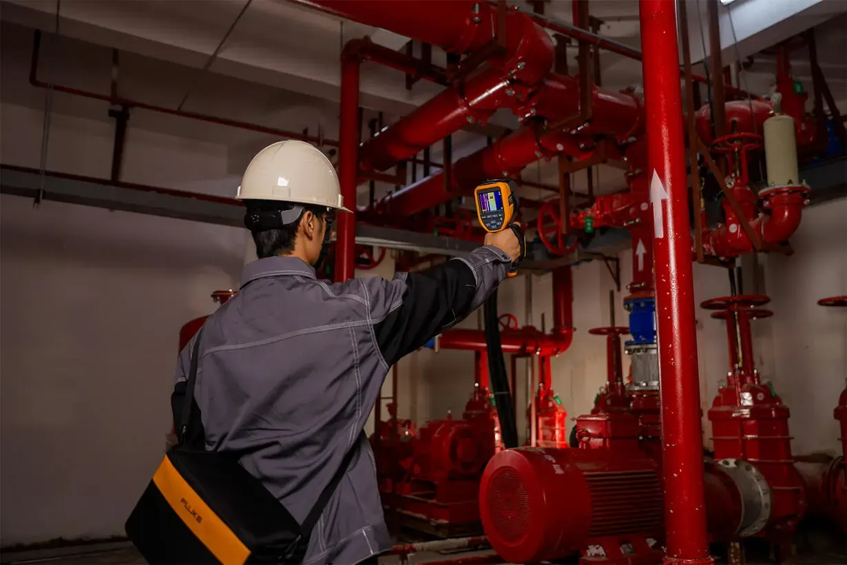 Fluke TiS65 PRO QR code asset tagging feature on site at industrial facility
